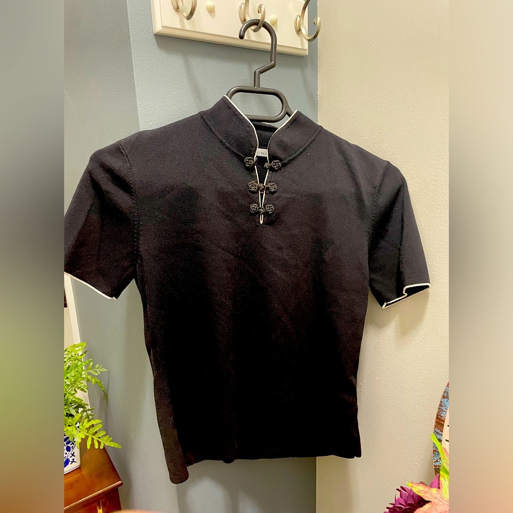 Women Short Sleeve blouze, Clasi With Decorative Buttons. Fashionable Design.